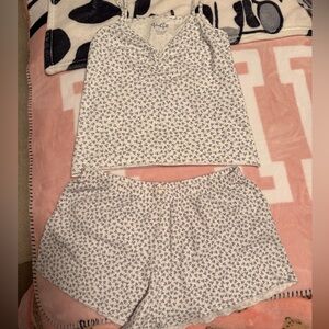 Brandy Melville White and Blue Floral Sleepwear Set
Never wore